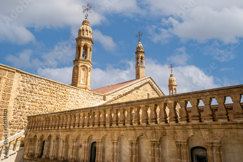 Картината върху платно A majestic view of the historic Deyrulzafaran Monastery in Mardin, Turkey, showc