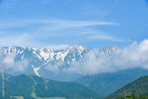 初夏の信州の風景　残雪残る白馬三山