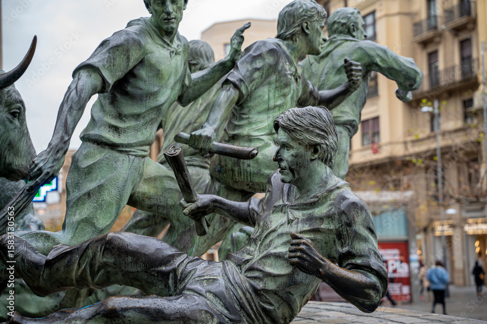 Fototapeta premium Celebration of San Fermin in Pamplona, Navarra, showcasing dynamic bull run sculpture