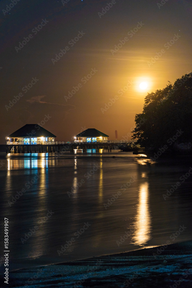 Fototapeta premium sunset over the sea