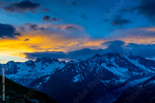 Foto Beautiful mountain landscapes of the Alps on Tour du Montblanc hike