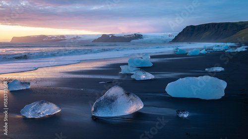 Fototapeta Naklejka Na Ścianę i Meble -  ice and water of sea beach natural background