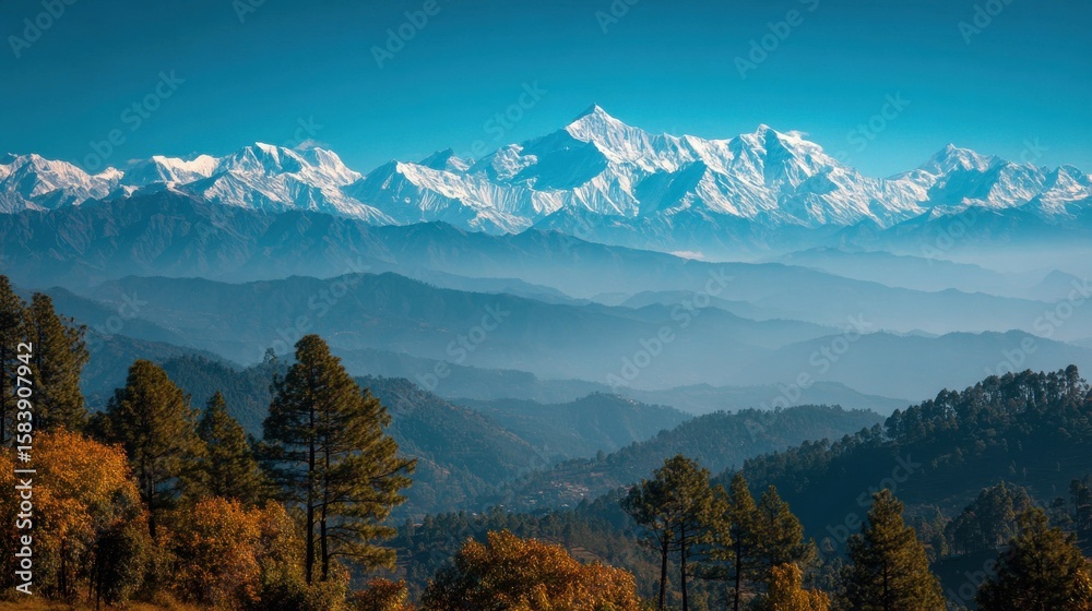 Obraz premium A 4K photo of stunning view of the Himalayas during autumn from Kausani, a hill station in Uttarakhand, India.