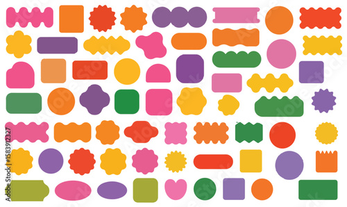 Wavy circular, oval and rectangular shape elements set vector illustration. Scallop squiggly borders frame collection.