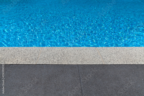 BORD DE PISCINE EN GRANITE