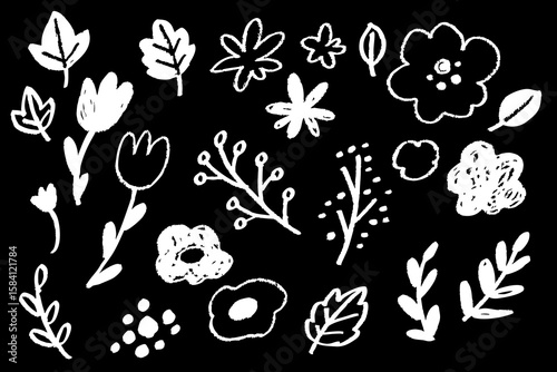 モノクロのクレヨン手描き花と葉のイラスト素材。黒背景に映える白い植物のシンプル手描きセット。
