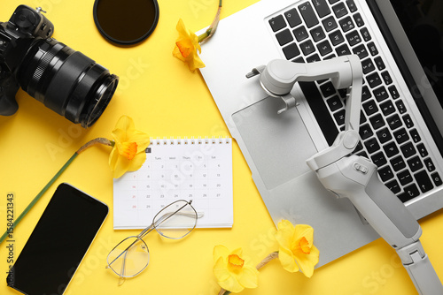 Calendar with stabilizer, p...