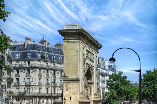 Paris, Porte Saint-Denis boulevard de Bonne-Nouvelle, ancient monument in a touristic district 
