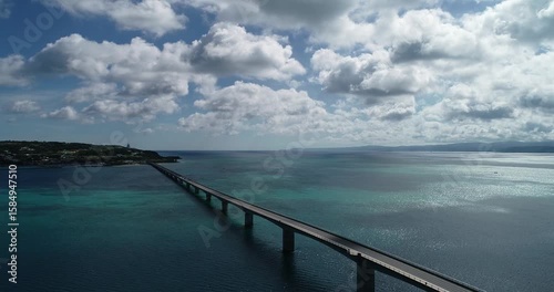 Wallpaper Mural 空撮｜晴れた空と古宇利島の美しい全景 Torontodigital.ca