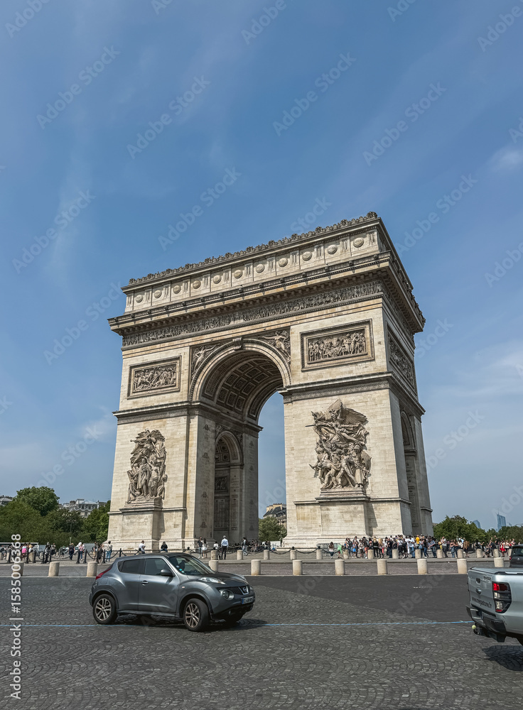 Fototapeta premium View of Arc de Triomphe in Paris from outside of traffic circle.