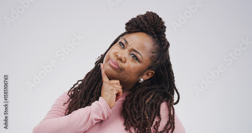 Photos African woman, thinking and choice in studio for problem solving, solution and doubt question