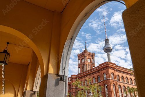 Photography Rotes Rathaus in Berlin an einem sonnigen Morgen auf der Ostseite