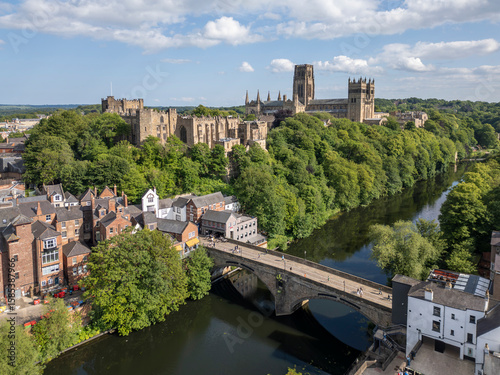 Bild auf Leinwand Durham castle and cathedral from Framwellgate Bridge, England