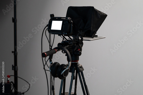 фотографія Video camera setup in a studio with a blank display screen