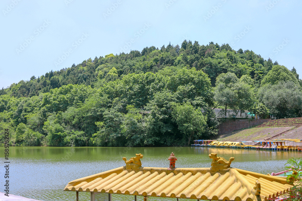 Naklejka premium The natural scenery of Donghu Mountain Park in Deyang City, Sichuan Province, China