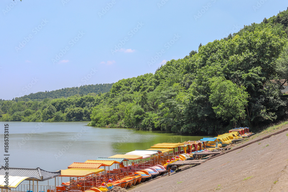 Fototapeta premium The natural scenery of Donghu Mountain Park in Deyang City, Sichuan Province, China