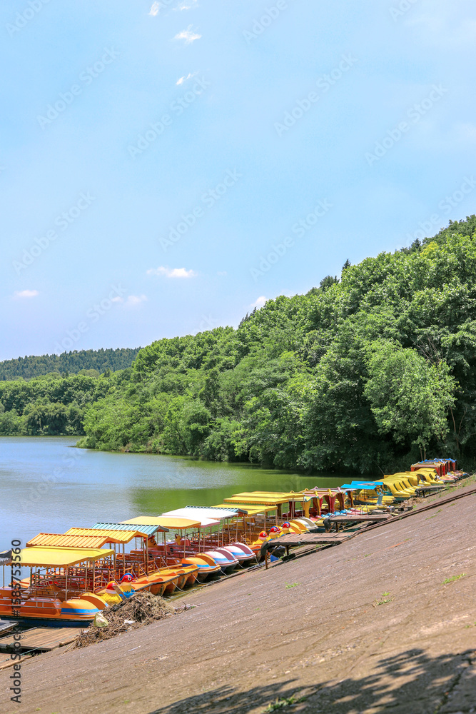 Fototapeta premium The natural scenery of Donghu Mountain Park in Deyang City, Sichuan Province, China