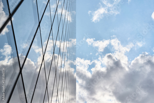 Foto Urban Shine: Sun Reflected in Modern Architecture