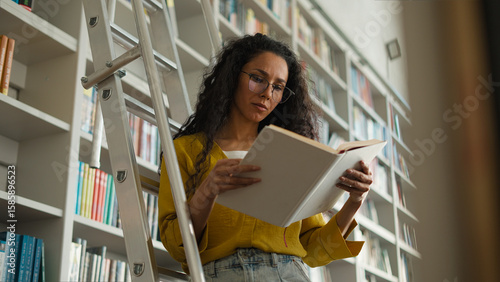 Tableau sur toile Latina Indian Hispanic woman female student high school university learning girl