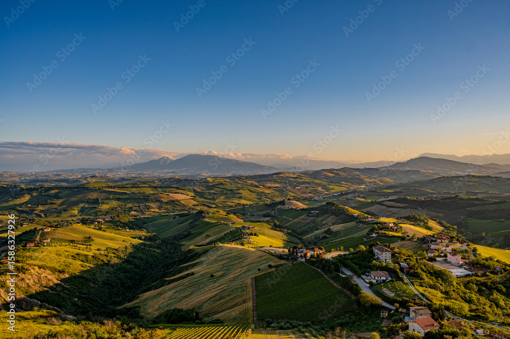Obraz premium Marche, spectacular view and sunset on the Marche hills from the Ripatransone viewpoint.