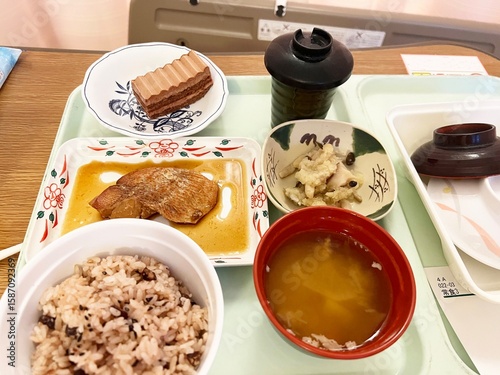 入院食・病院食：赤飯と鯛の煮付け