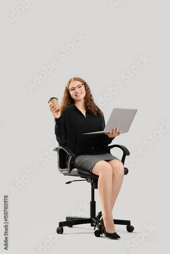 Young businesswoman with la...