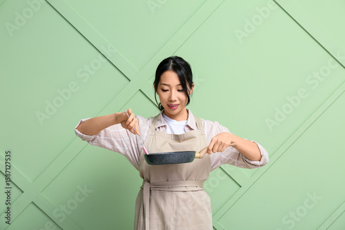 Portrait of young Asian wom...