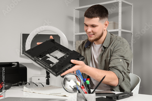 Male technician repairing l...