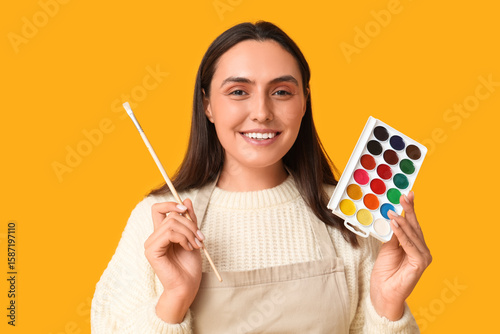 Beautiful female artist wit...