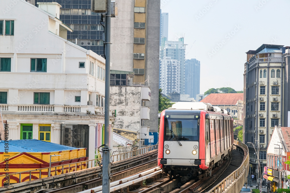 Naklejka premium クアラルンプールの市街地を走るLRT