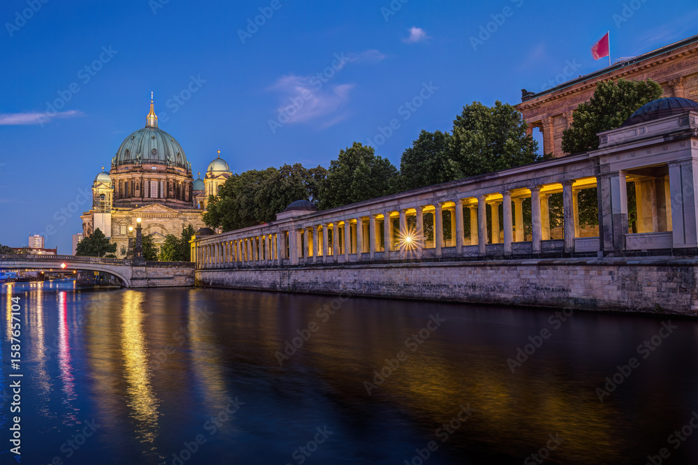 Fototapeta premium The Museum Island in Berlin with the Cathedral at night