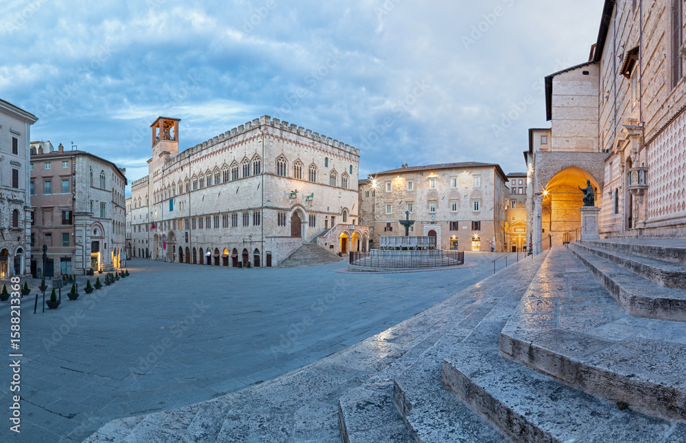 Fototapeta premium Perugia - The main square of the old town - Piazza IV Novembre at dusk.