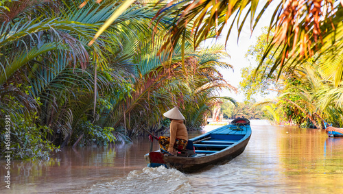 Slika na platnu Fisherman is fishing in Mekong river in the morning - People boating in the delt