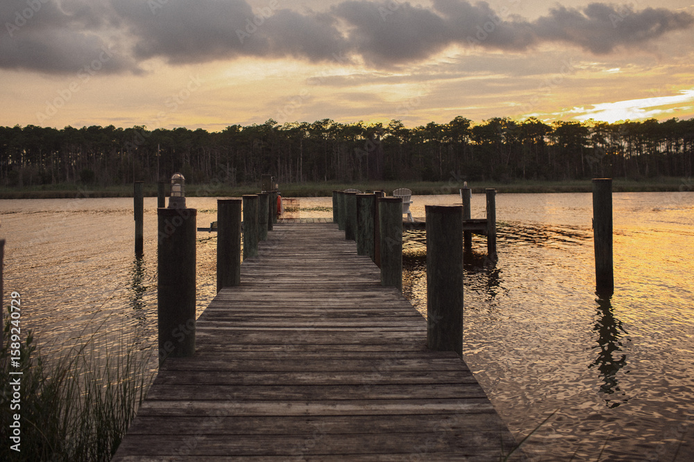 Naklejka premium pier at sunset