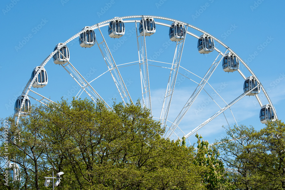 Fototapeta premium Cabins of a Ferris wheel with the sky in the background, close up