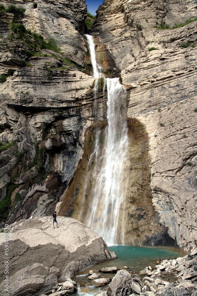 Fototapeta premium The enormous Sorrosal Waterfall in the Spanish village of Broto, in the province of Huesca. 