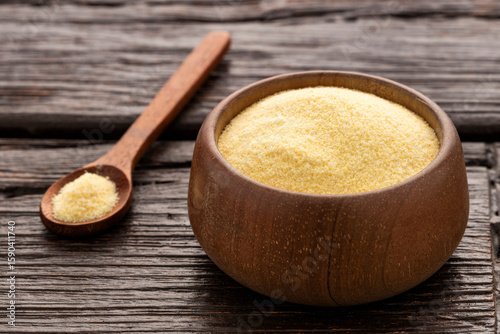 Tableau sur toile Coarse wheat semolina flour in a spoon and bowl - Triticum