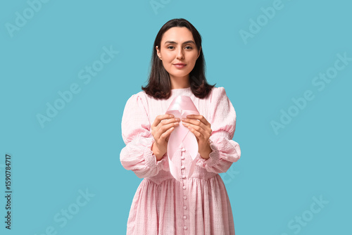 Pretty young woman holding ...