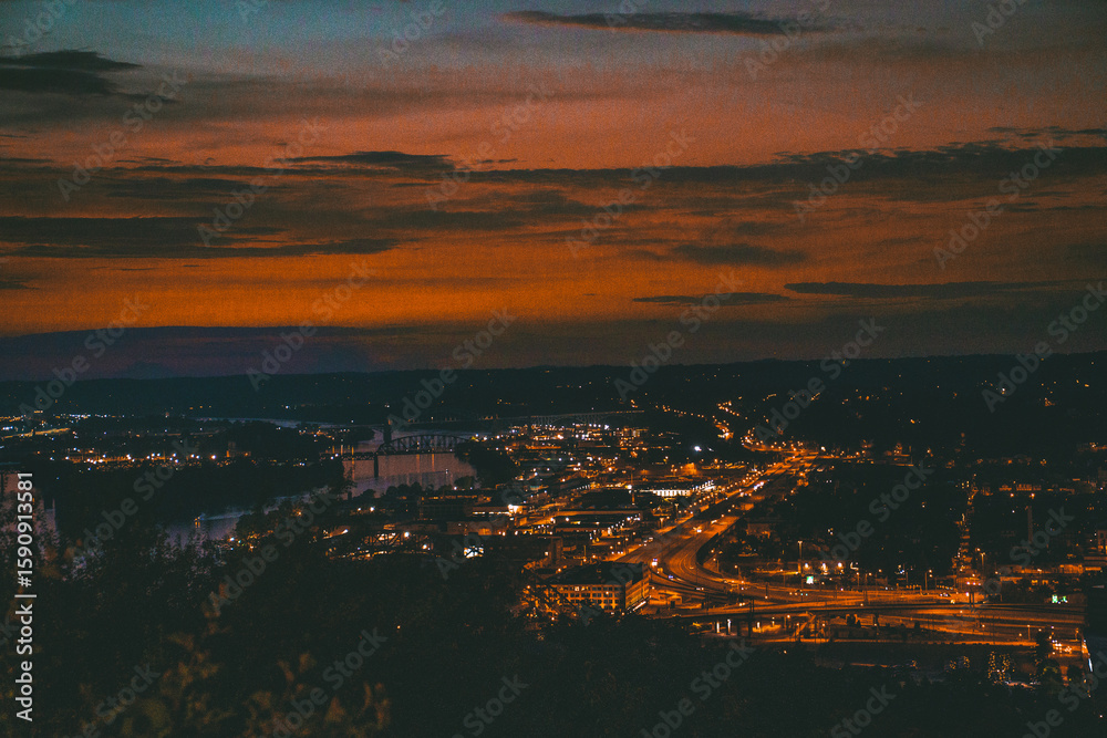 Fototapeta premium sunset over the city