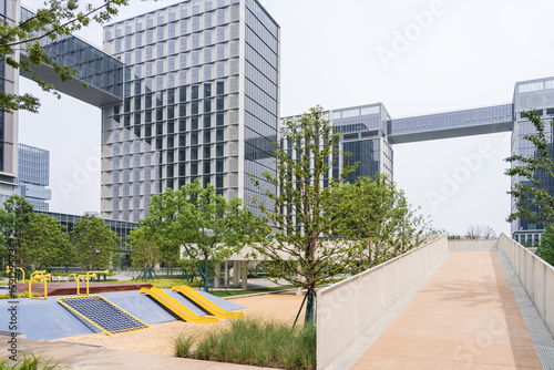 Modern commercial buildings are set in green and environmentally friendly green landscapes, with the appearance of commercial and office buildings and urban modern architectural structures