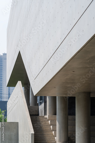 Modern commercial buildings are set in green and environmentally friendly green landscapes, with the appearance of commercial and office buildings and urban modern architectural structures