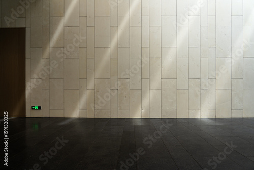 The interior public space design of modern museums reflects a sense of spaciousness and the texture of materials