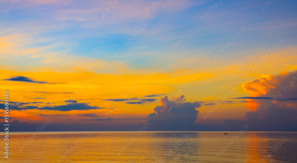 Naklejka premium Sunset on the beach as horizon over the ocean landscape for background