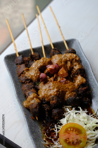 Fotografía Sate Jamur, is a satay made from oyster mushrooms and straw mushrooms grilled with peanut sauce