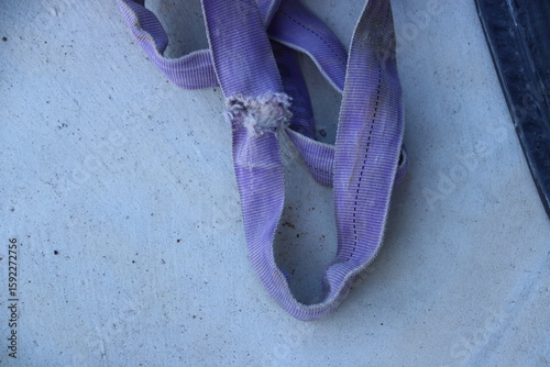 Gurt zum Heben von Gegenständen ist eingerissen 