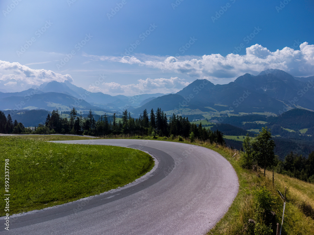 Fototapeta premium Curve on a moutain road