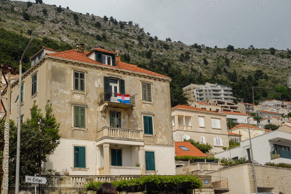 Fototapeta premium Dubrovnik, Croatia: panoramic of houses, cityscape and mountains