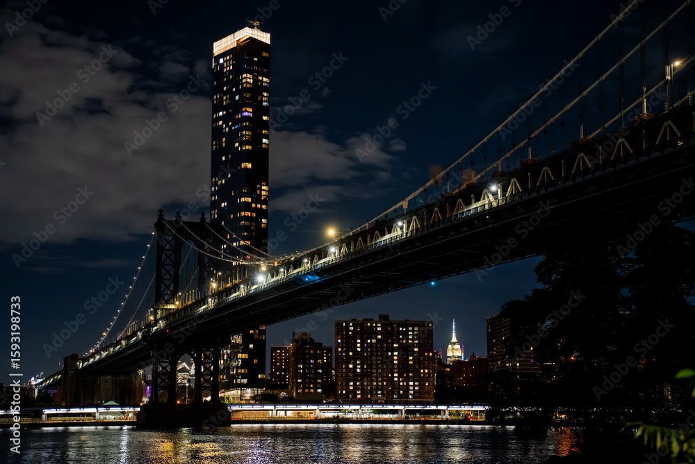 Fototapeta premium A shot of brooklyn bridge at night in New York City