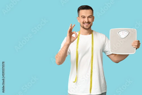 Handsome sporty young man w...