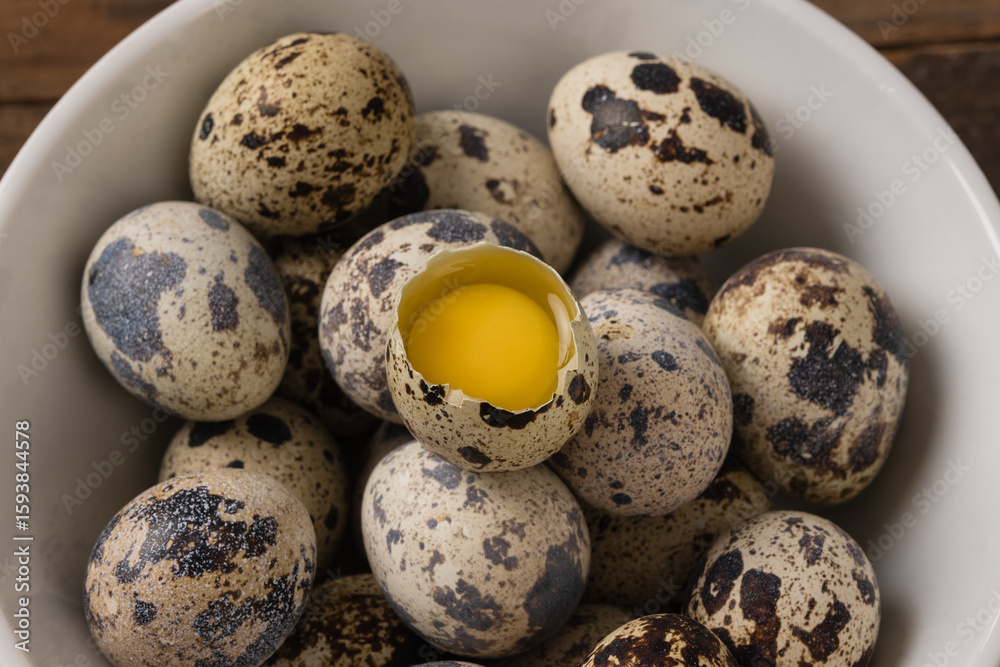 Fototapeta premium Fresh quail eggs